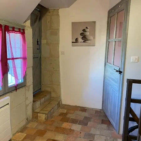 L'escale Troglo Au Bord De La Loire *