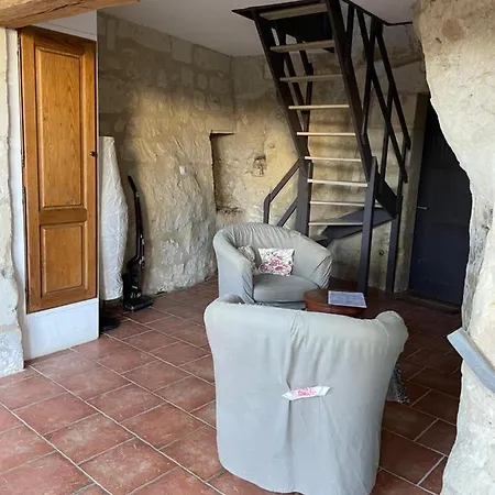 L'escale Troglo Au Bord De La Loire *