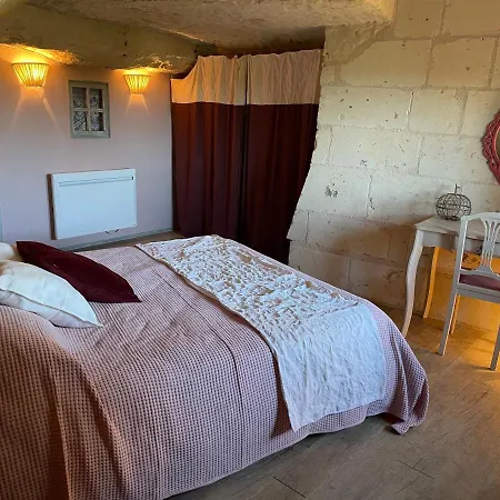 L'escale Troglo Au Bord De La Loire *