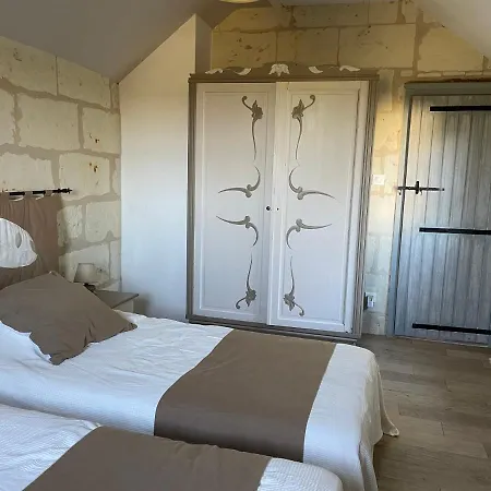 L'escale Troglo Au Bord De La Loire