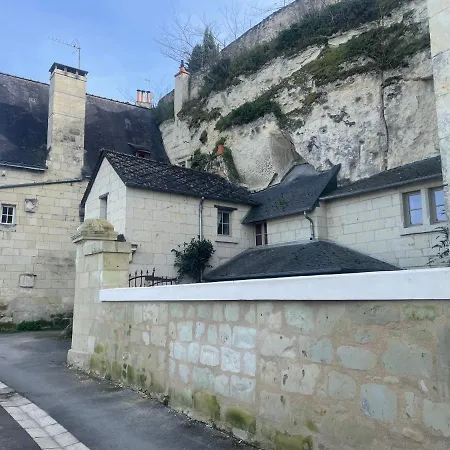 L'escale Troglo Au Bord De La Loire *