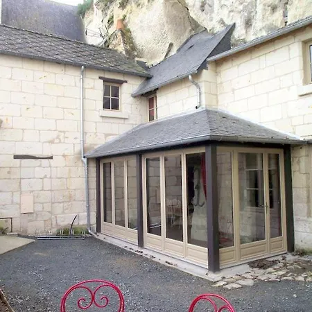 L'escale Troglo Au Bord De La Loire